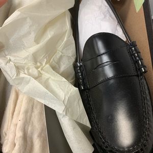 Brand new in the box never worn men’s J crew classic loafers. Size 10